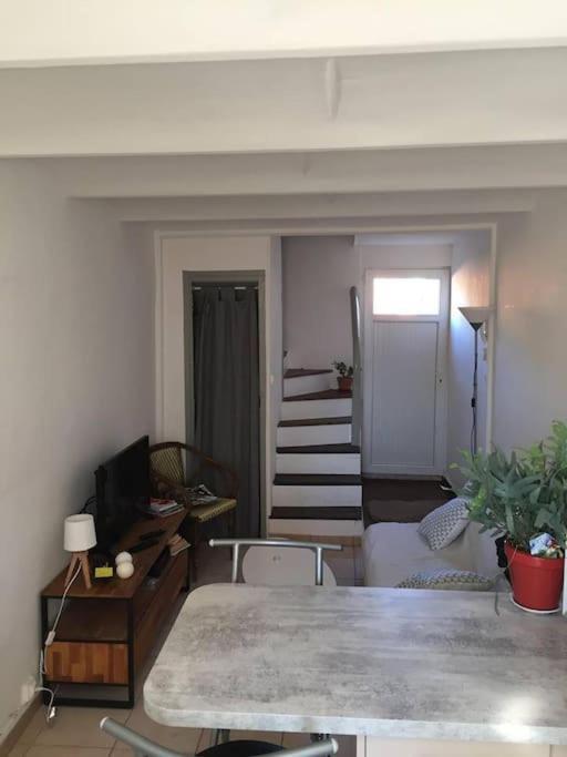Apartamento Fabienne Cote Jardins De La Fontaine Nimes Exterior foto